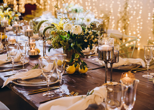 Cinti-Decor-Aug-2023 Cincinnati wedding expo decor, yellow warm gold theme